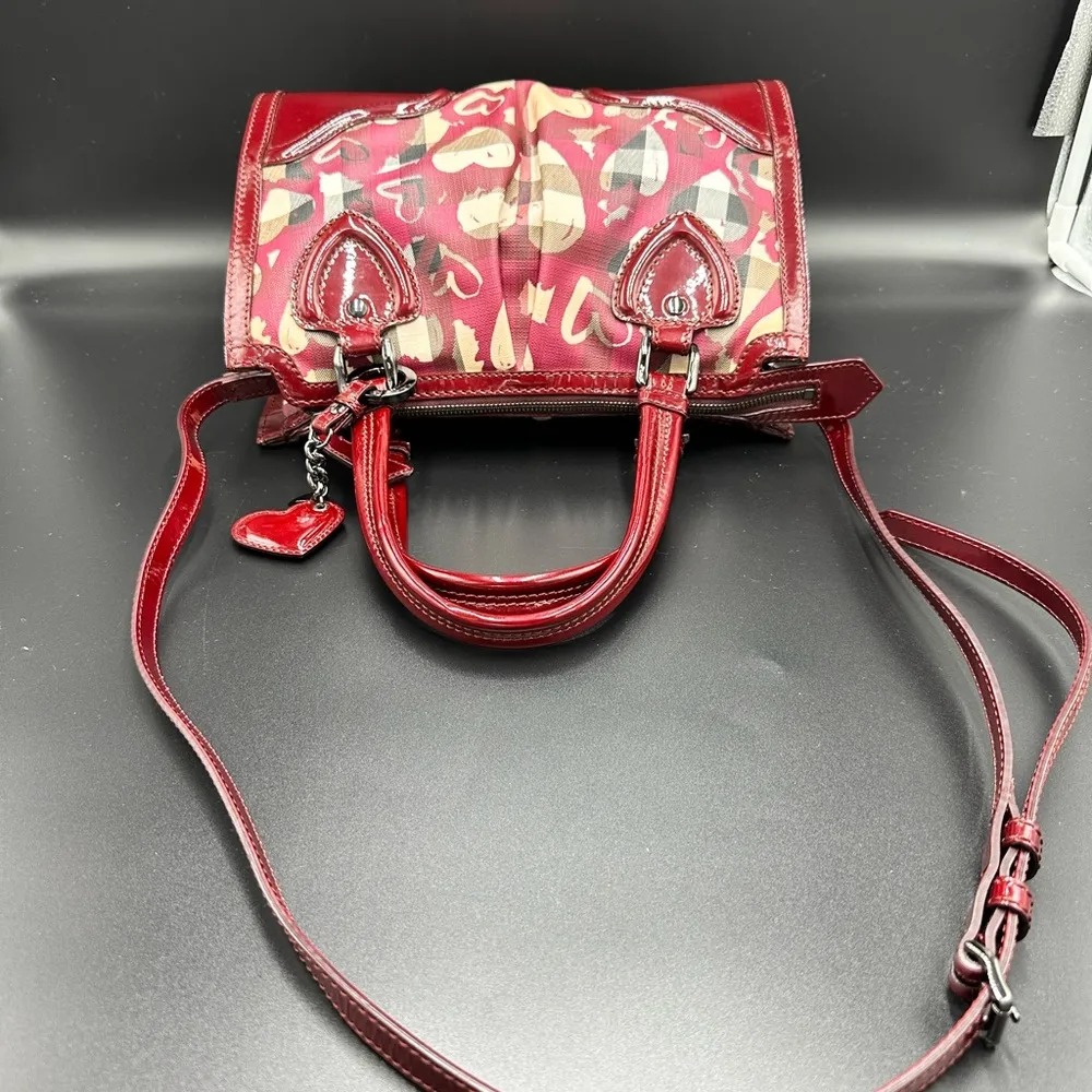 BURBERRY Nova Check Heart Print Pilgrim Satchel Berry - Image 4