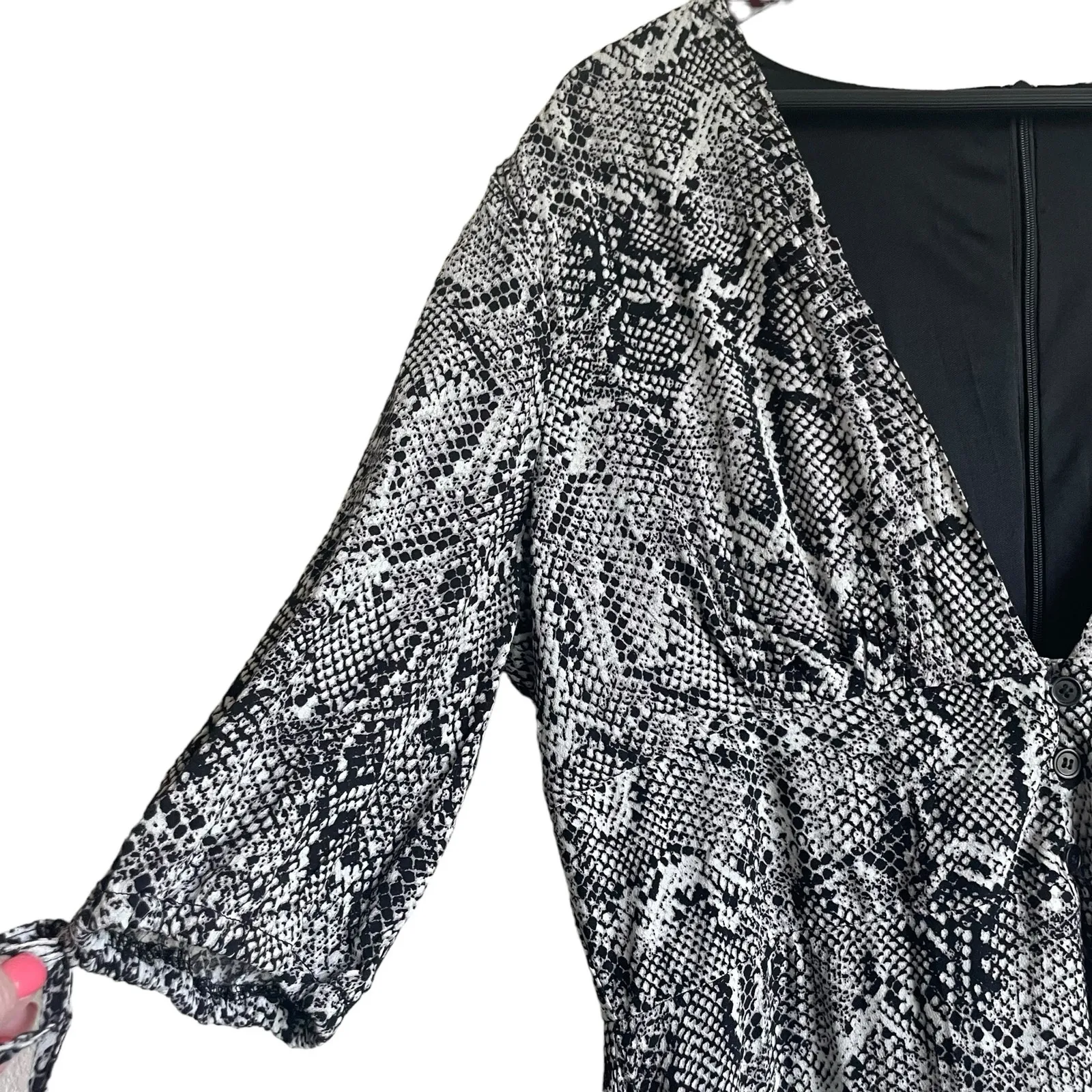 JustFab Women Sheath Dress XL Black Reptile Print Tie Sleeve Ruffle Hem NEW‎ - Image 10