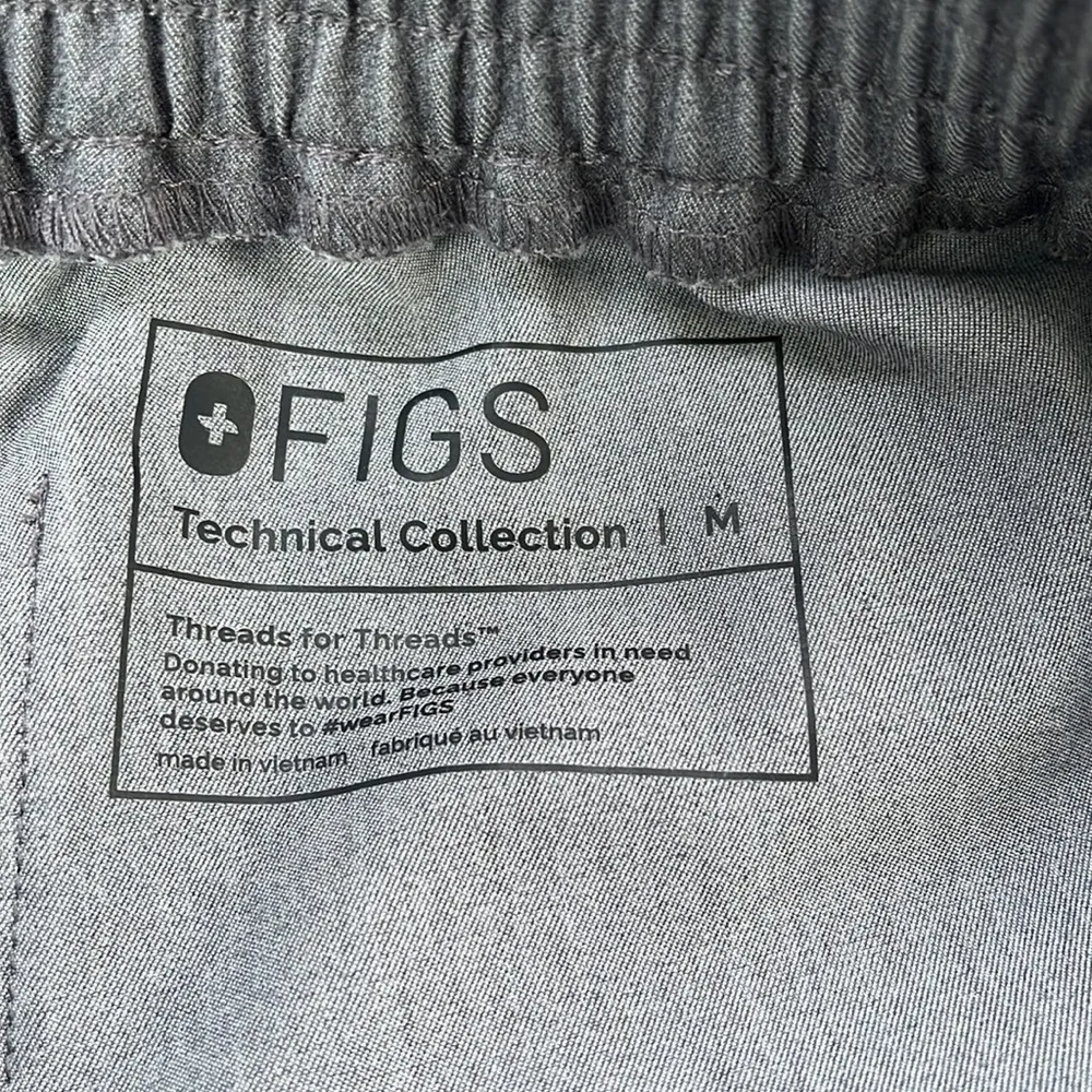 FIGS Yola Skinny Technical Collection Scrub Pants in Graphite Gray Size Medium - Image 6