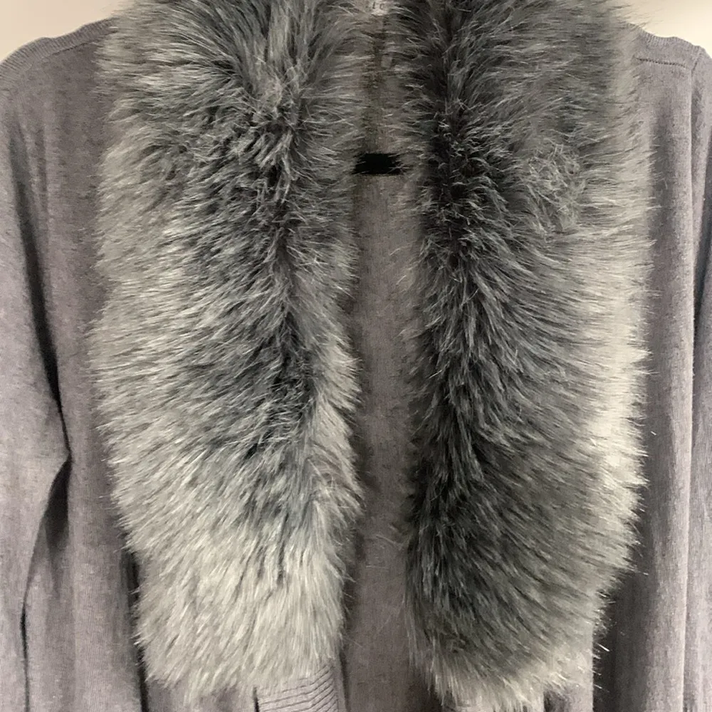 Sioni Gray Waterfall Long Cardigan Duster with Detachable Faux Fur Collar Sz S - Image 2
