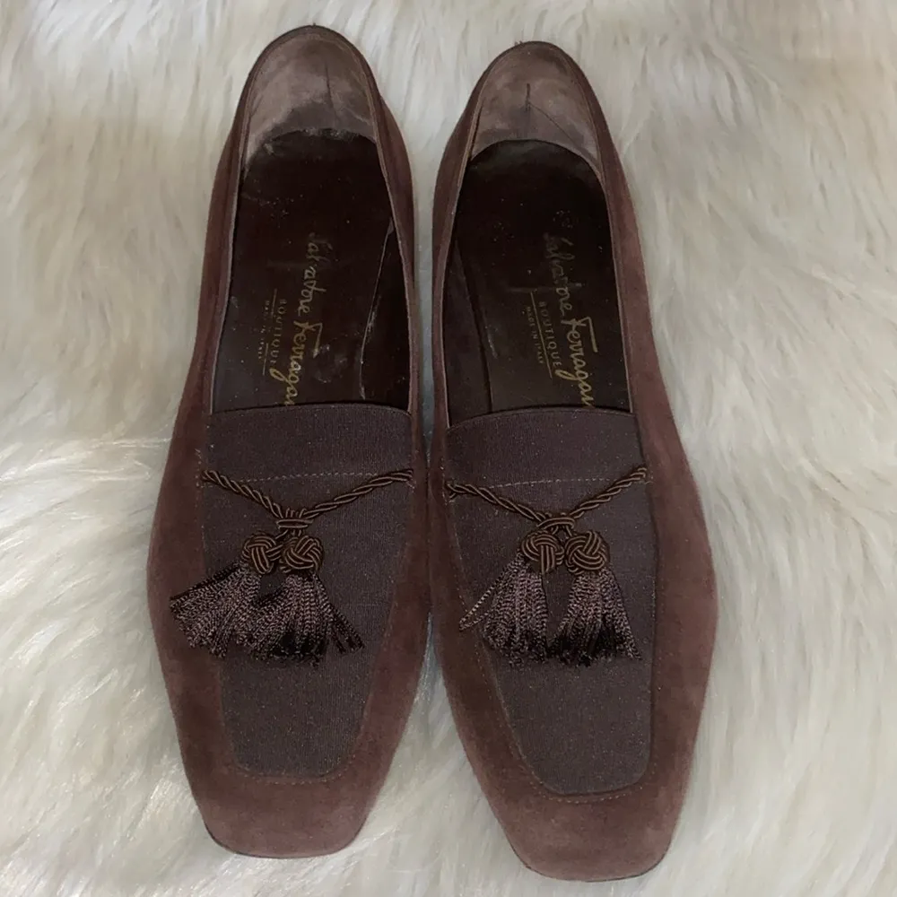 Salvatore Ferragamo Shoes Women’s Size 8.5 B Suede Tassel Loafer Heels Pumps - Image 3
