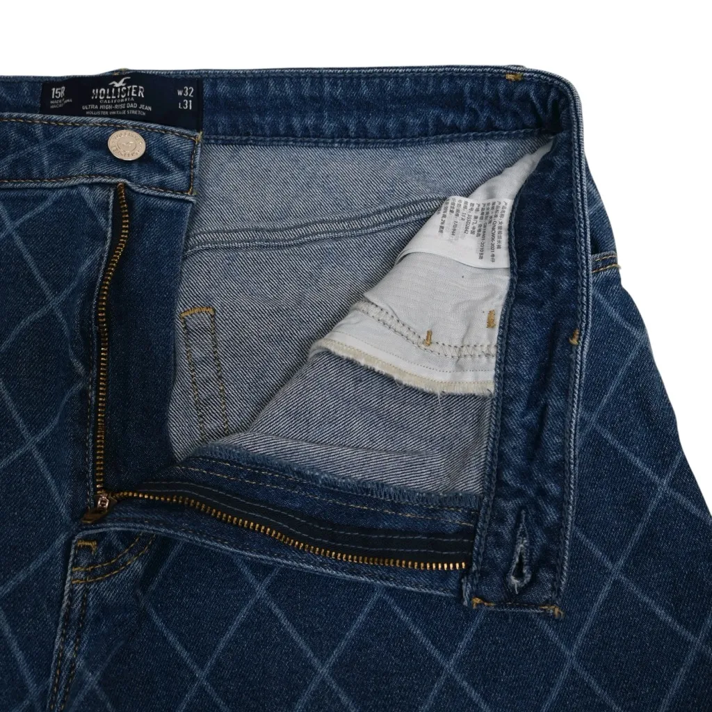 Hollister Women's 15 Ultra High-Rise Dad Jean - Image 7