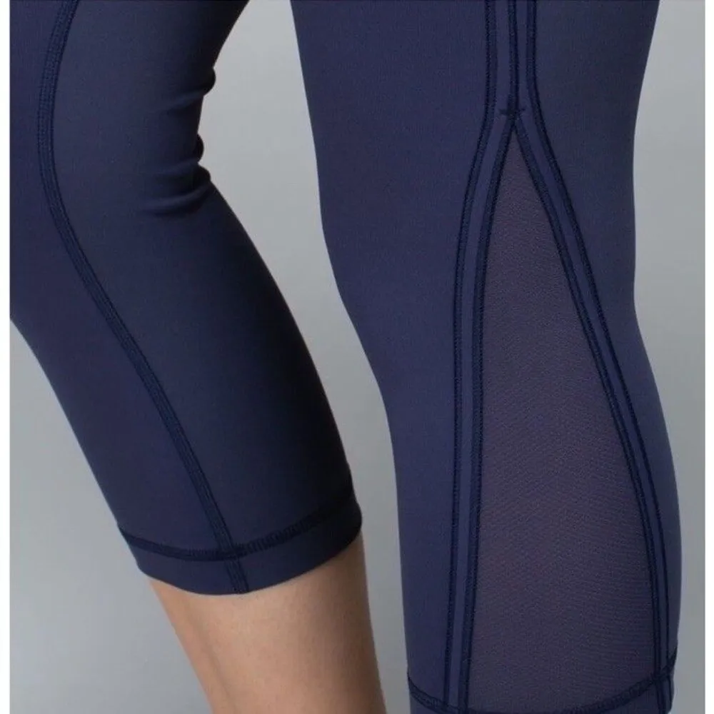 Lululemon Up the Pace Cadet Blue Stripe Capri Leggings w Zip Pocket Size 6 - Image 5