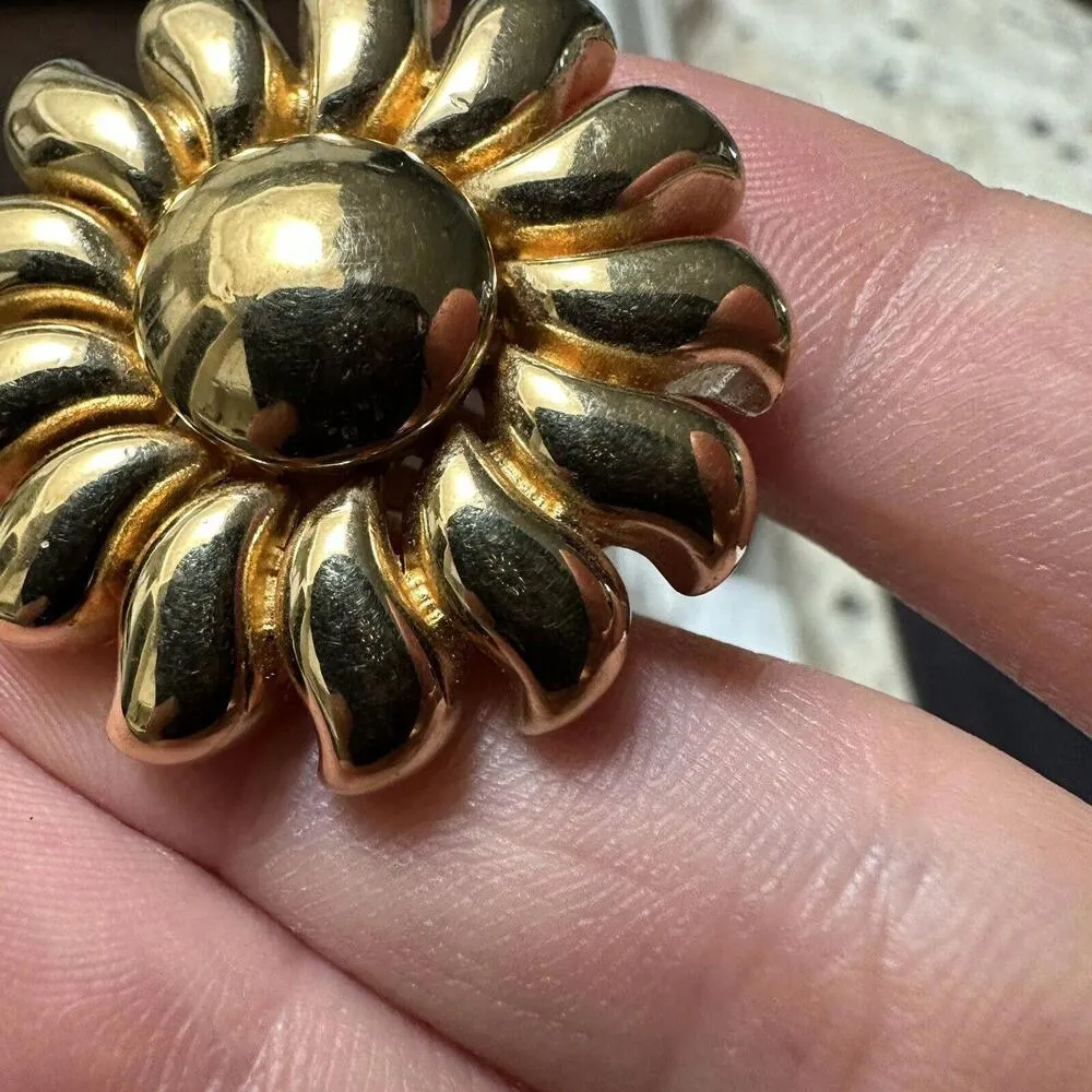 Signed Joan Rivers Metal Sunflower Flower Clip On Earrings Gold Tone - Image 9