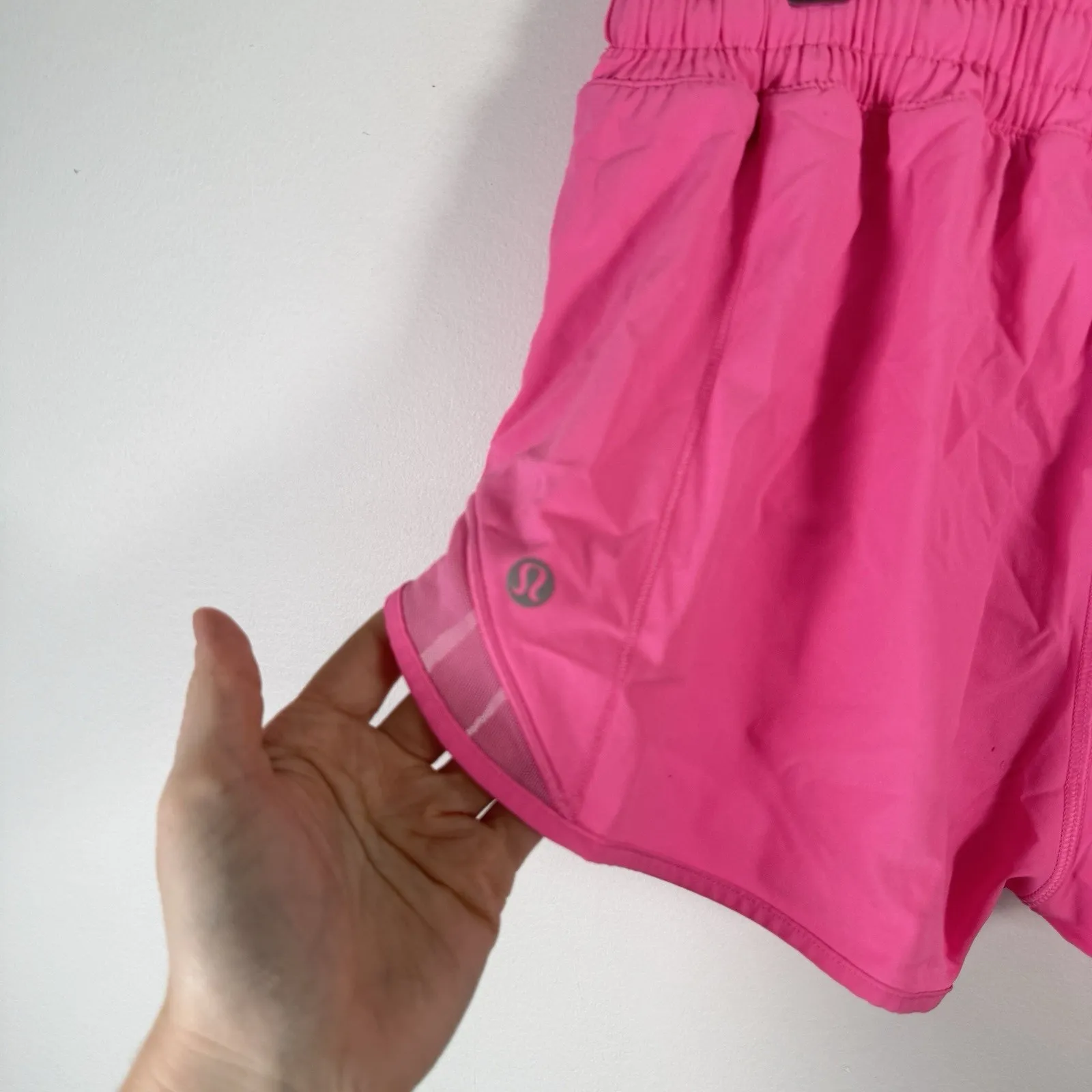 Lululemon Hotty Hot Low Rise Shorts Lined 2.5" Sonic Pink Athletic Gym Womens 8 - Image 4