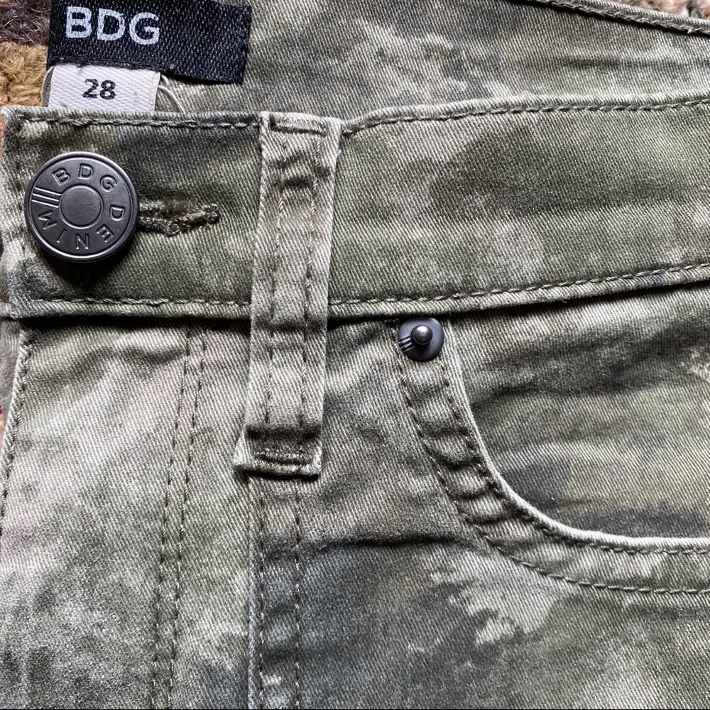 Urban Outfitters BDG camo pants jeans skinny‎ leg ankle zip size 28 - Image 4