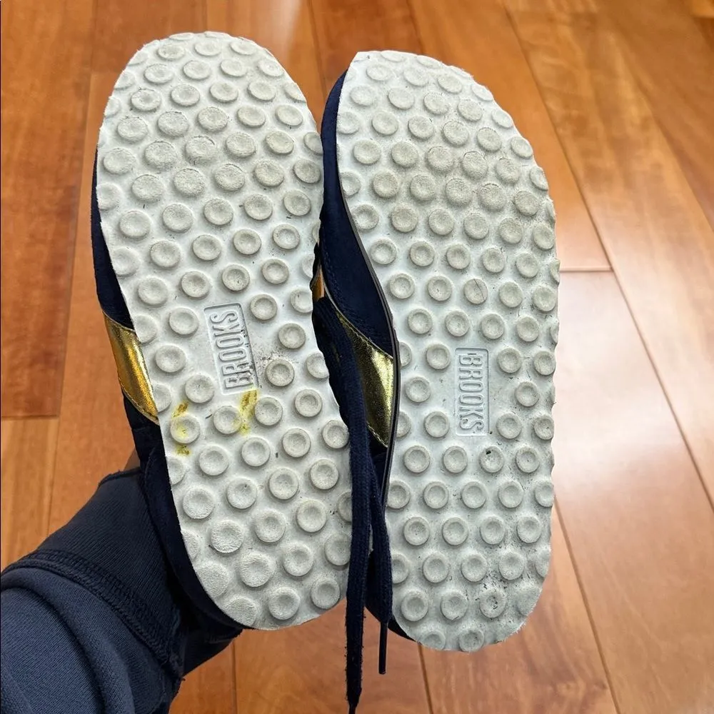 Brooks Vanguard‎ sneakers in navy blue suede with gold accents size 7 - Image 6