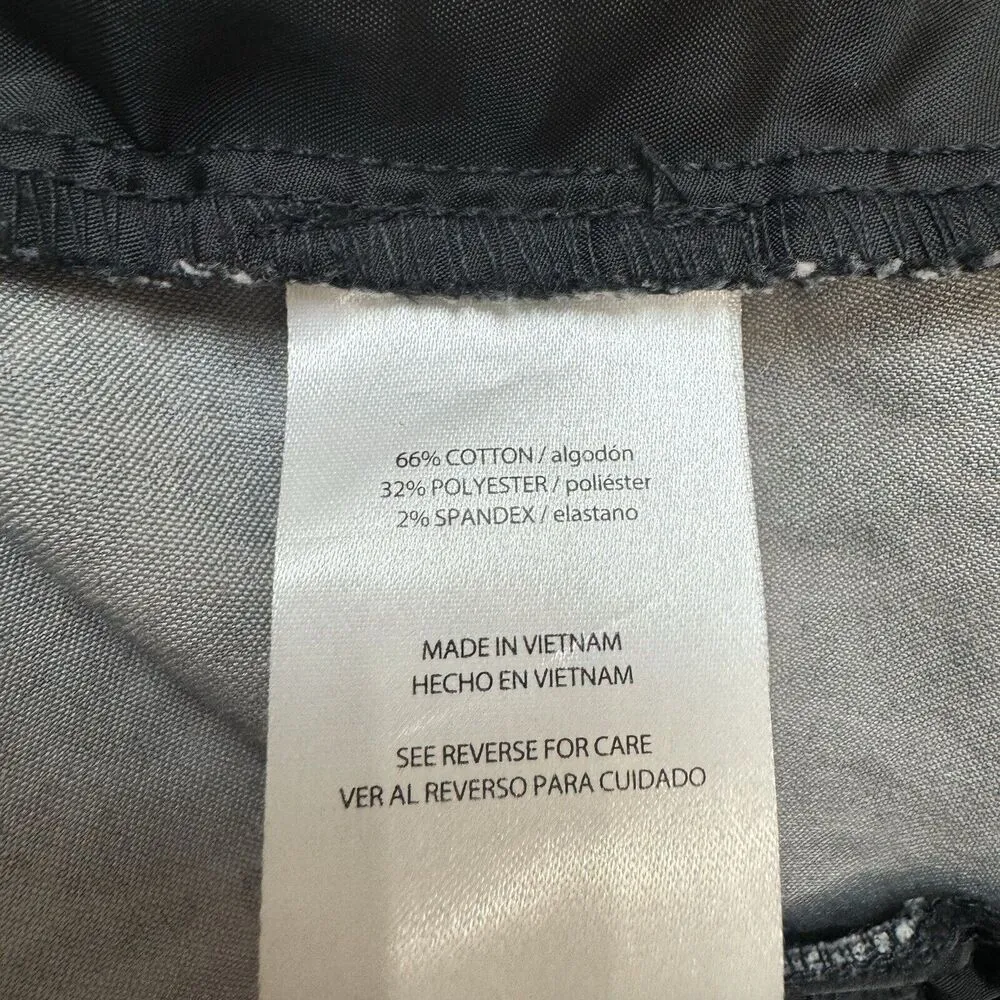 Isaac Mizrahi New York Women's Stretch Leopard Print Shorts Chino Size 6 Black - Image 4