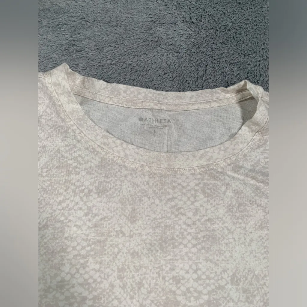 Athleta tee shirt large - Image 4