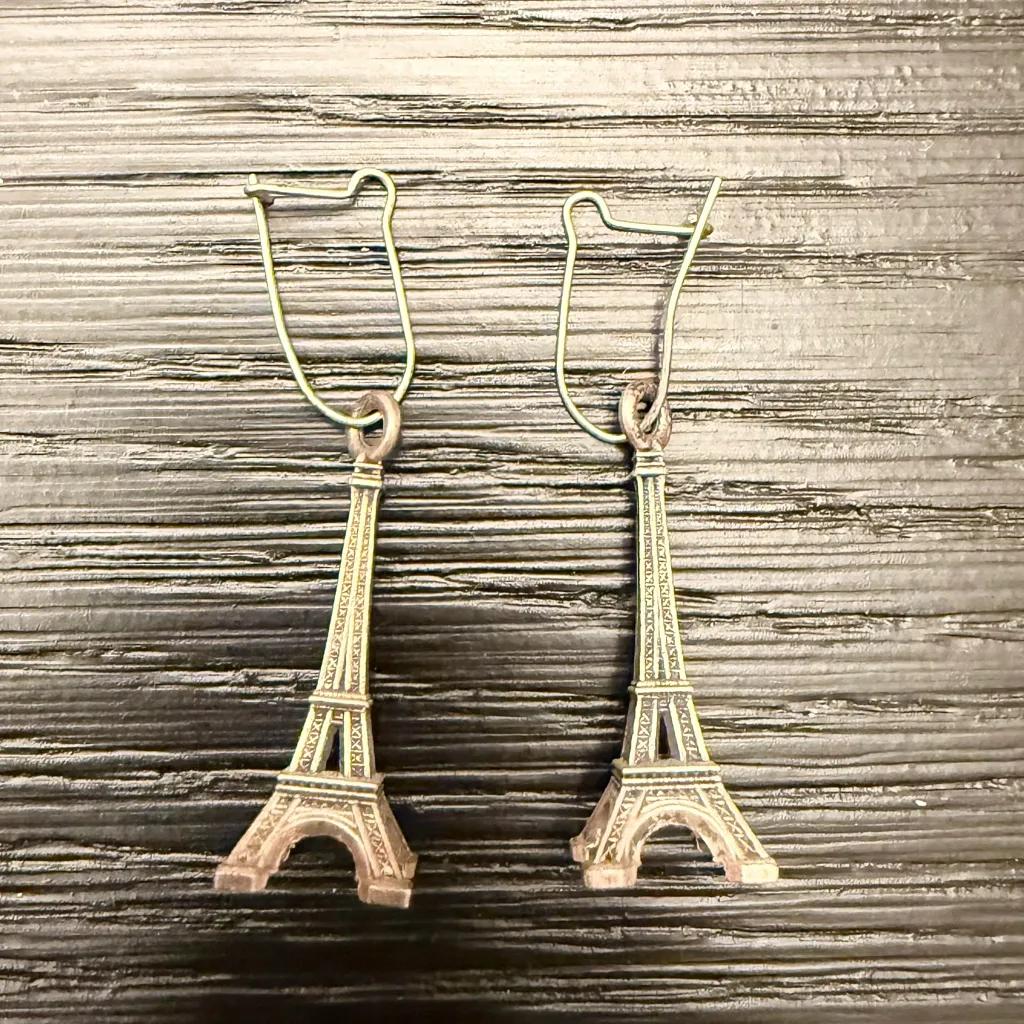 Eiffel Tower Dangly Earrings Silver Costume Jewelry - Image 2