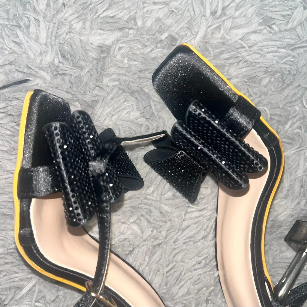 SHEIN Black Heels with Bow and Block Heel - Image 4