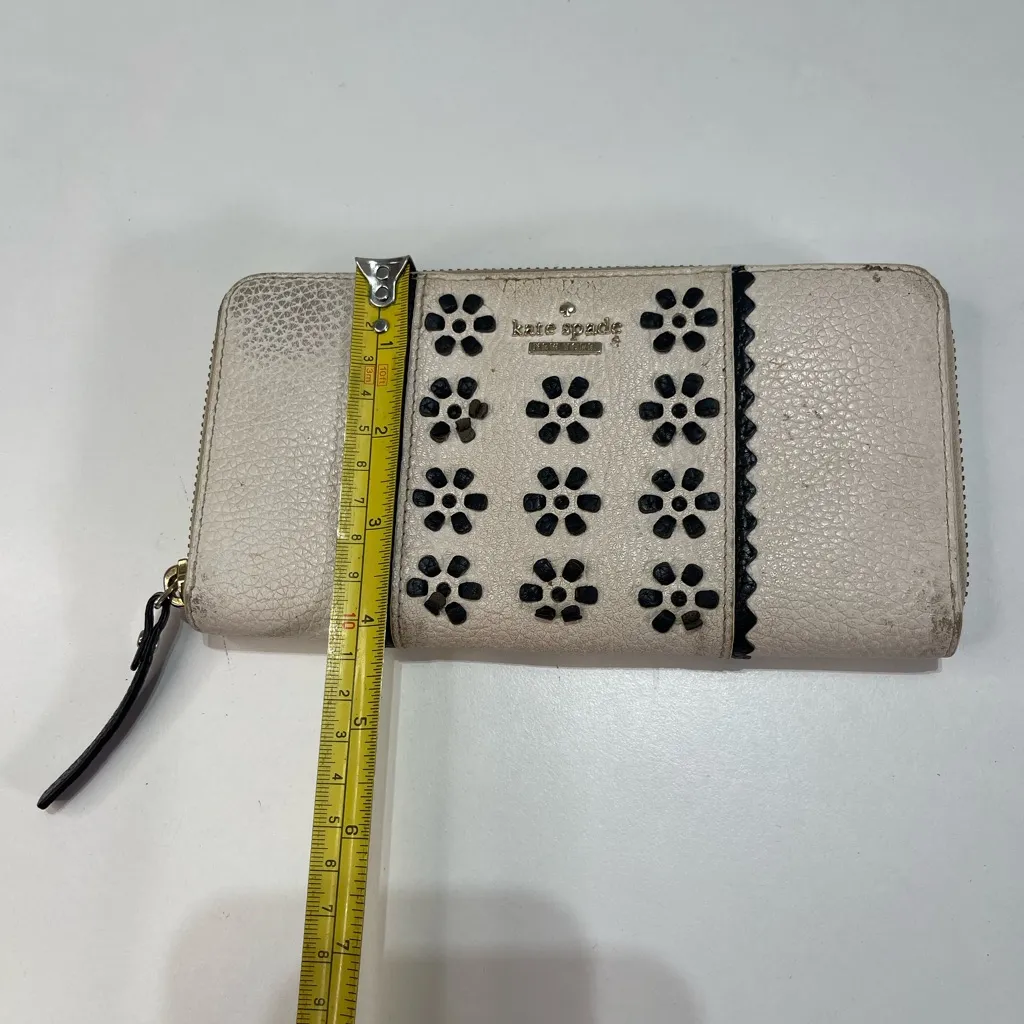 Kate Spade Neda Bryant Court  Leather Wallet Flowers Black White Zip Around - Image 2
