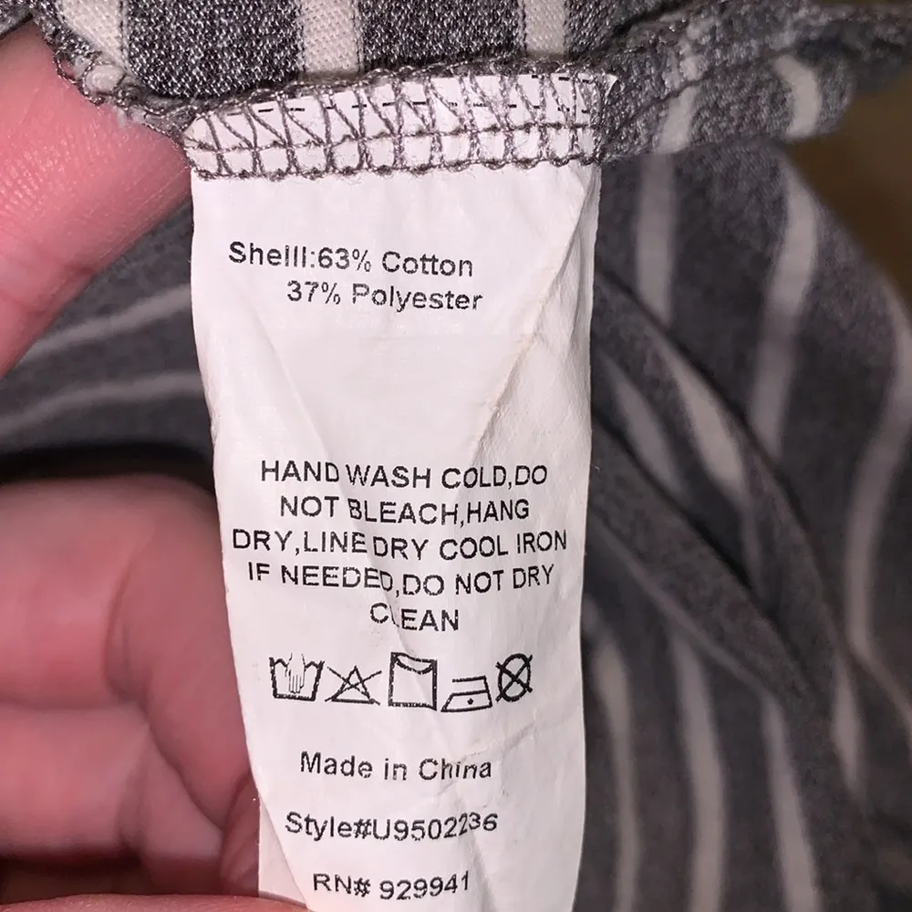 Suzanne Betro  gray striped stretchy ruffle sleeve short sleeve shirt - Image 7