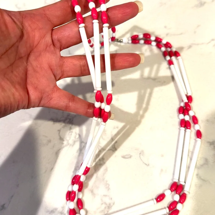 Vintage plastic pink white 3 strand western faux native bohemian necklace - Image 4