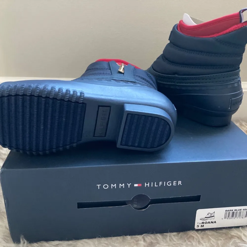 New Tommy Hilfiger boots size 5 - Image 4