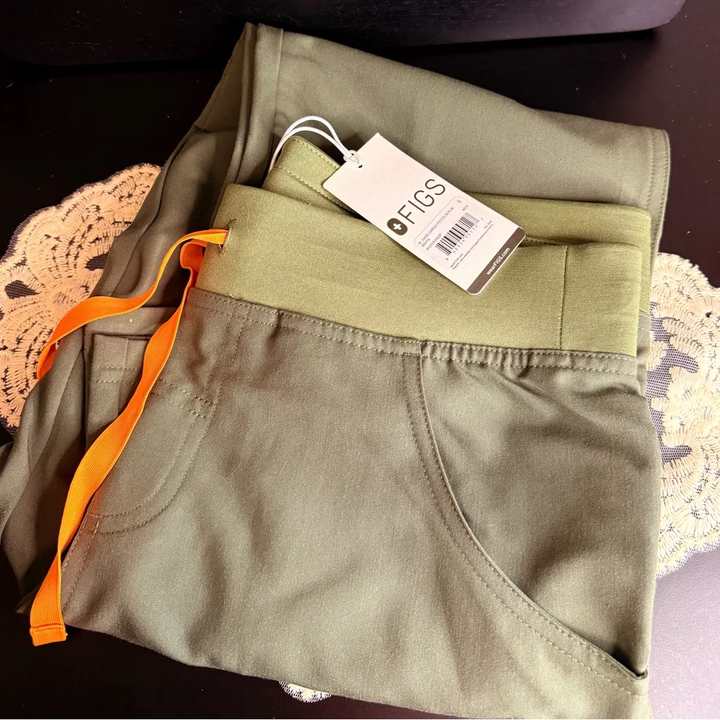 FIGS Women’s Kade Cargo Scrub Pants Small Moss Green NWT - Image 2