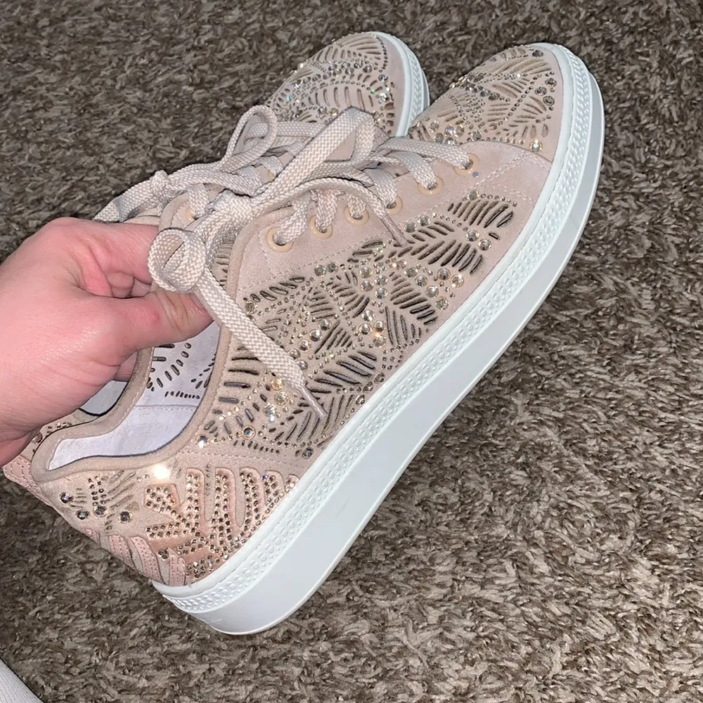 Lola Cruz Palm Frond Cut Out Sneakers with gems for sparkle woman size 39 or 8.5 Pink - Image 5