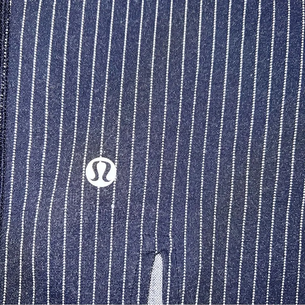 Lululemon Gather & Crow Crop in Inkwell with White Pinstriped Leggings - Size 6 - Image 7