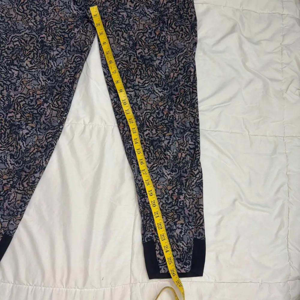 Athleta Patterned Jogger Pants with Black Accents - Image 6