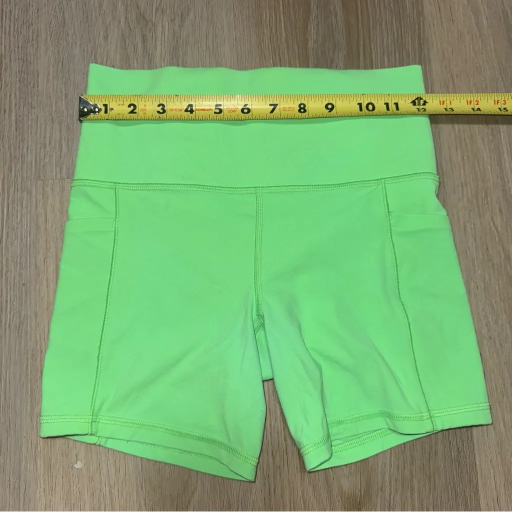 Athleta Green Salutation Stash Pocket 5” Short - Size Small - Image 5