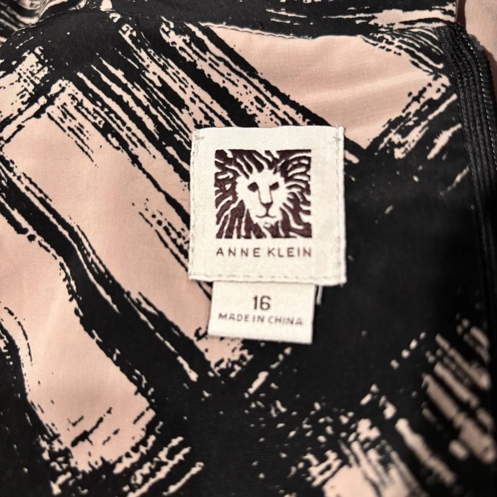 Anne Klein Sheath Dress Size 16 Black Beige Tie Neck Long Sleeve Classic - Image 9