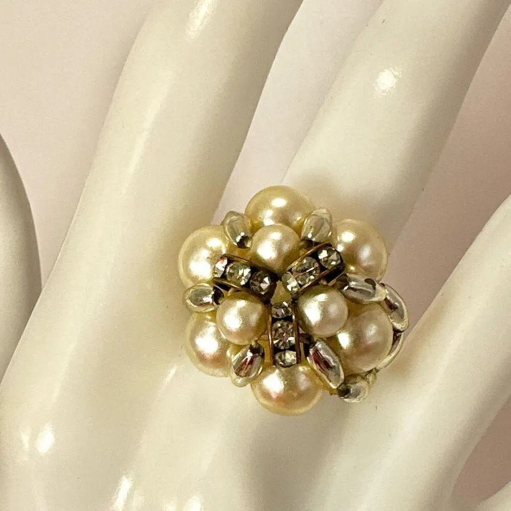Faux pearl rhinestone and silver tone ring - Image 9