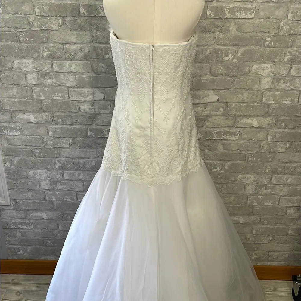 Sonia Cholette Elegant White Strapless Wedding Dress Size 10 - Image 3