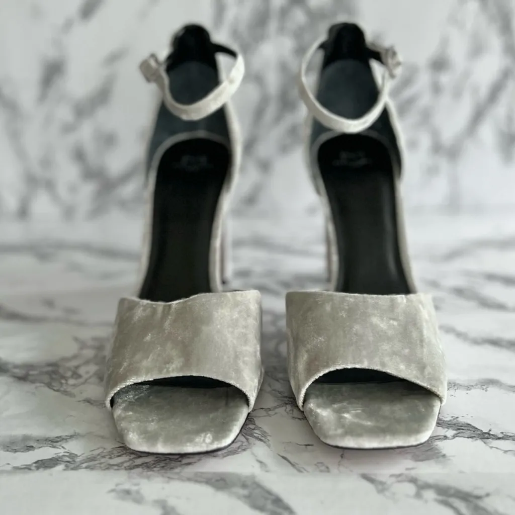 Marc Fisher Harlin Sandals Velvet Ankle Strap Gray Block Heel 10 Cocktail Party - Image 4