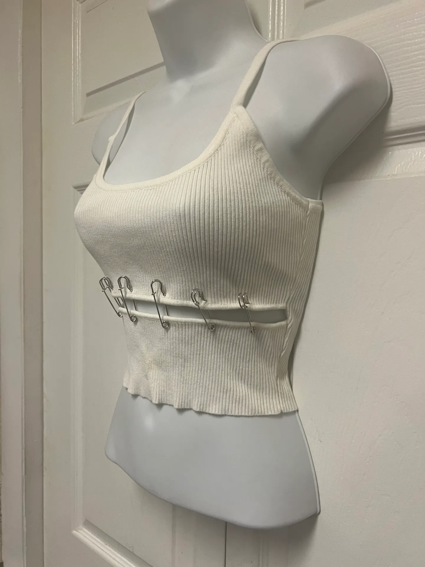 Lab White Pinned Sleeveless Knit Crop Top - Image 3