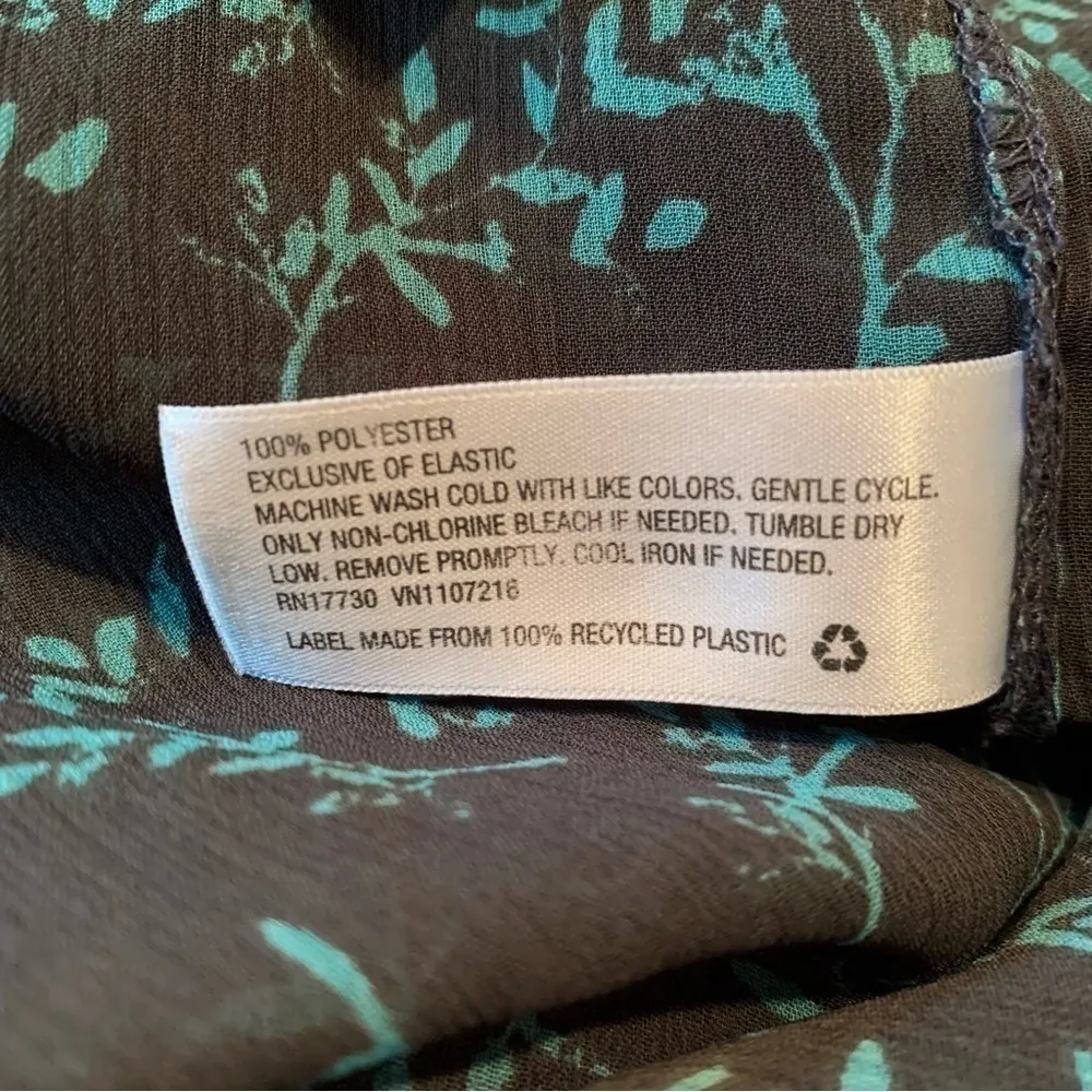 Women’s Liz Lange Maternity black green floral print chiffon top - Image 8