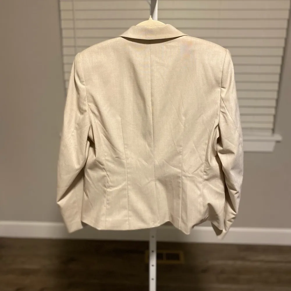H&M Tan One Button Slight Crop Shaped Blazer Size 14 Womens - Image 3