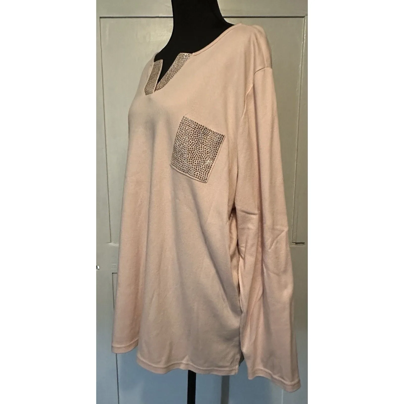 Quacker Factory Women's Pink w/ Gold Embellished Pocket & Split-Neck Top Sz 3X - Image 2