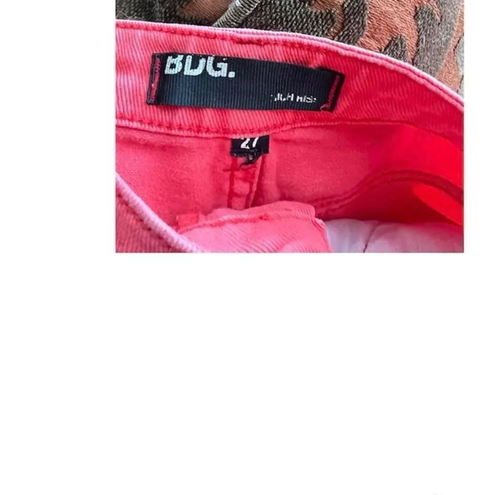 BDG High Rise Cut-Off Shorts. 5 pockets. 5 bet loops. Size 27. - Image 4