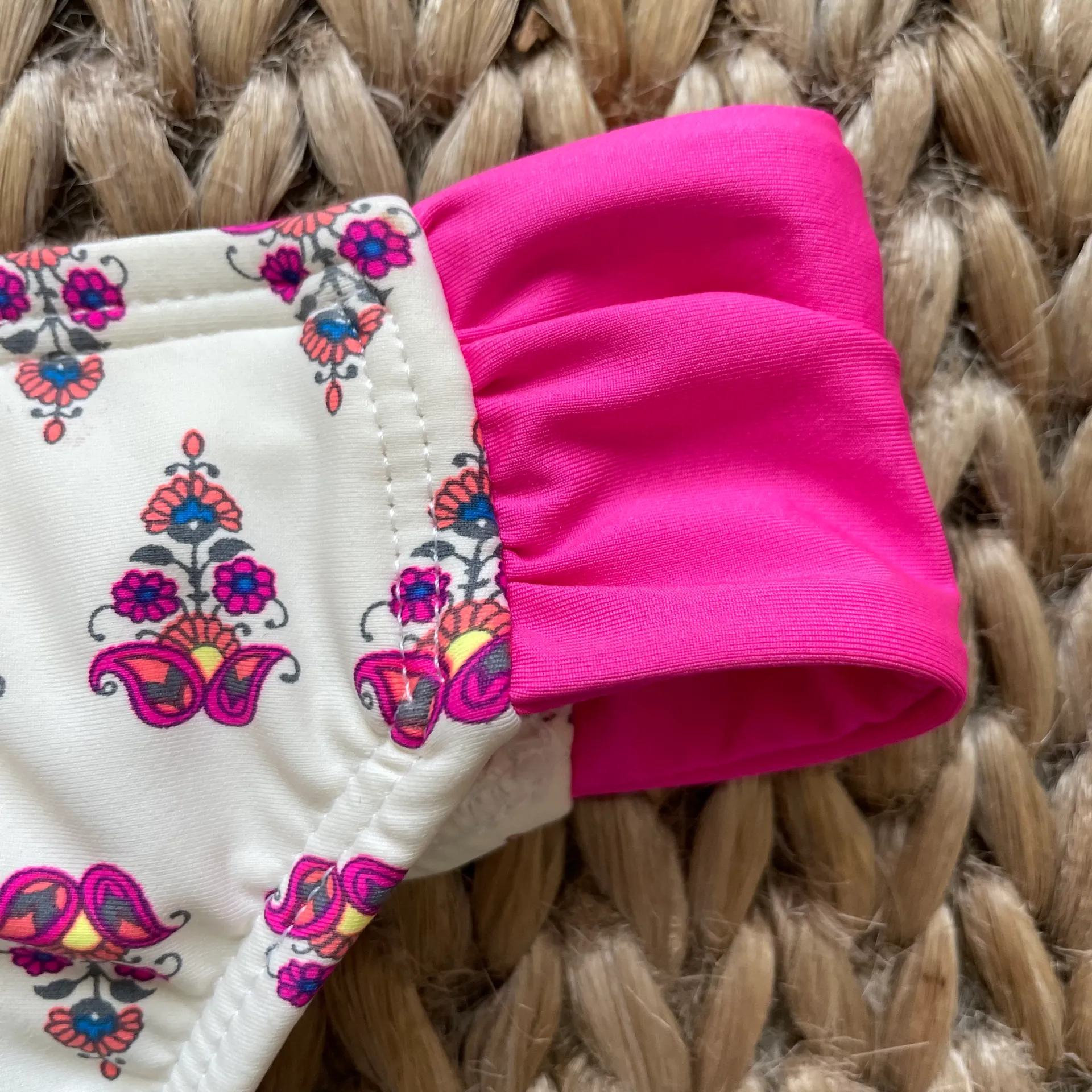 NWT  Estilo Pink and White Bikini Bottom Large - Image 4
