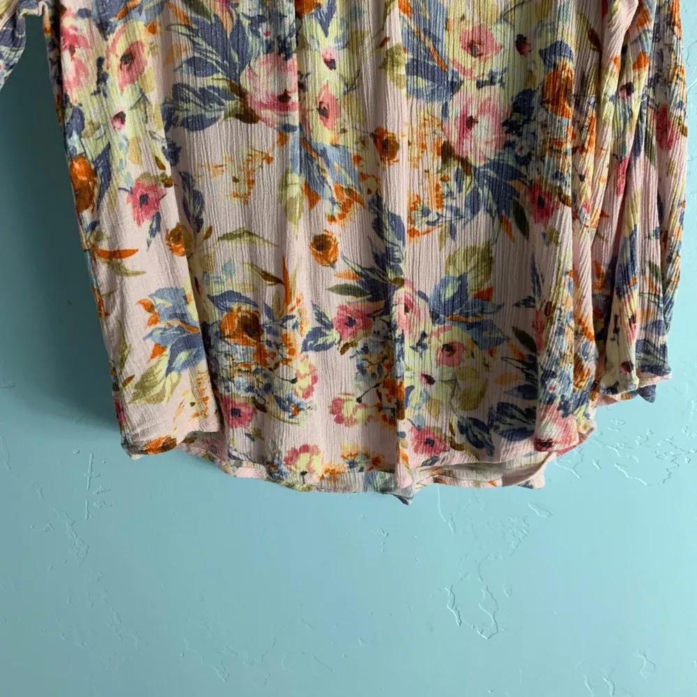 Pink Floral Cold Shoulder Blouse size Medium - Image 7
