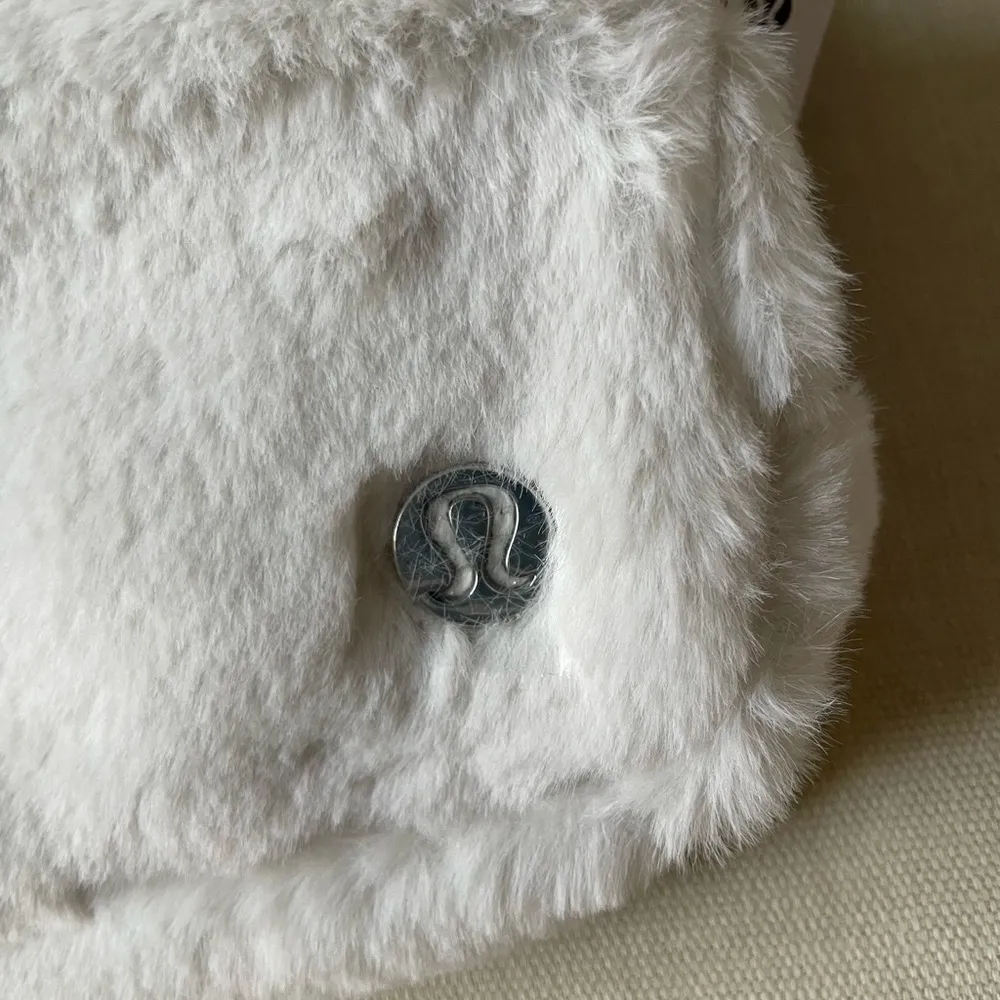 Everywhere Belt Bag Plush Fleece - Bone/Silver - Image 2