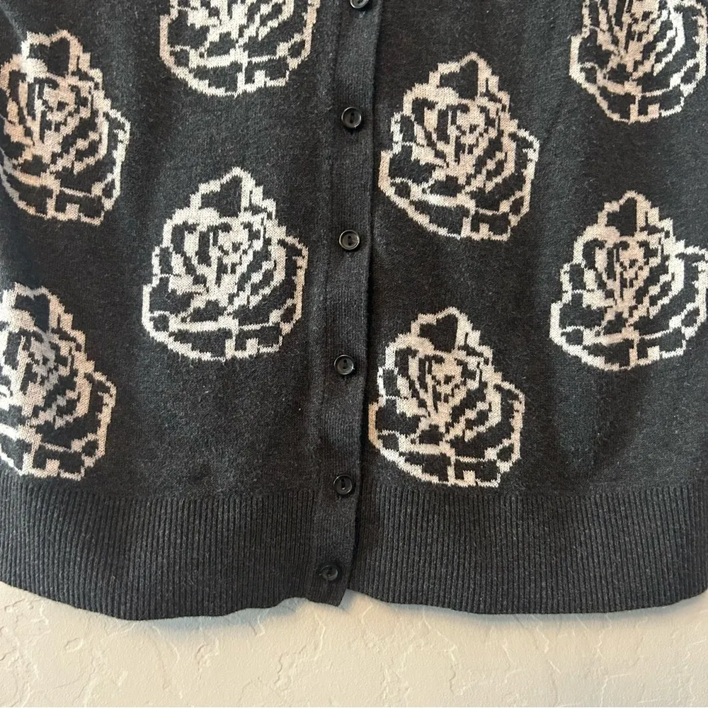 Ann Taylor LOFT dark gray and white rose print crewneck cardigan sweater small - Image 5