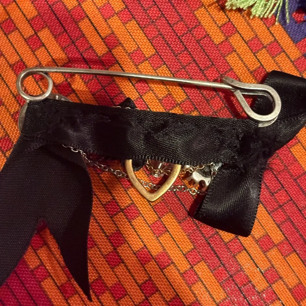 Rhinestone Black and Silver Brooch - Image 5