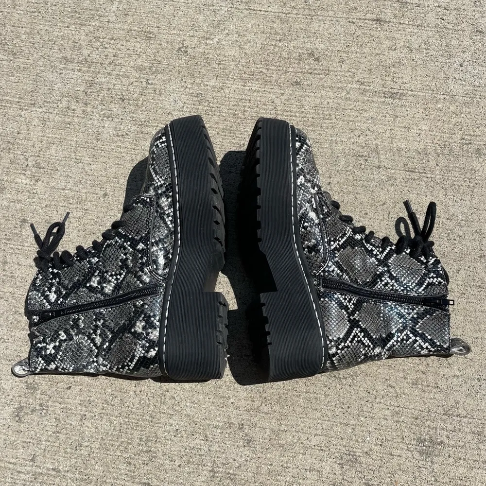 Jeffrey Campbell District Snakeprint Platform Combat Boot size 8 - Image 5