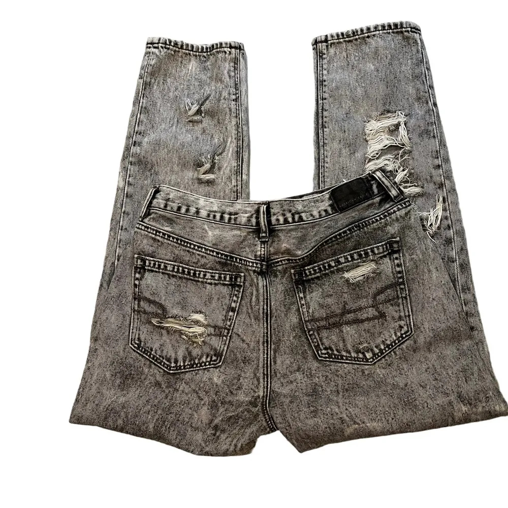 American Eagle Grey Acid Wash Distressed Mom Jeans, Sz 8 - Image 4