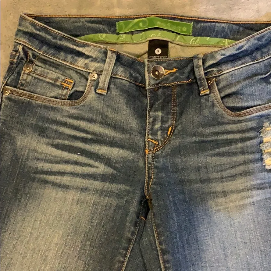 Size 3 Refuge Cropped Denim Blue Jeans Capris - Image 3