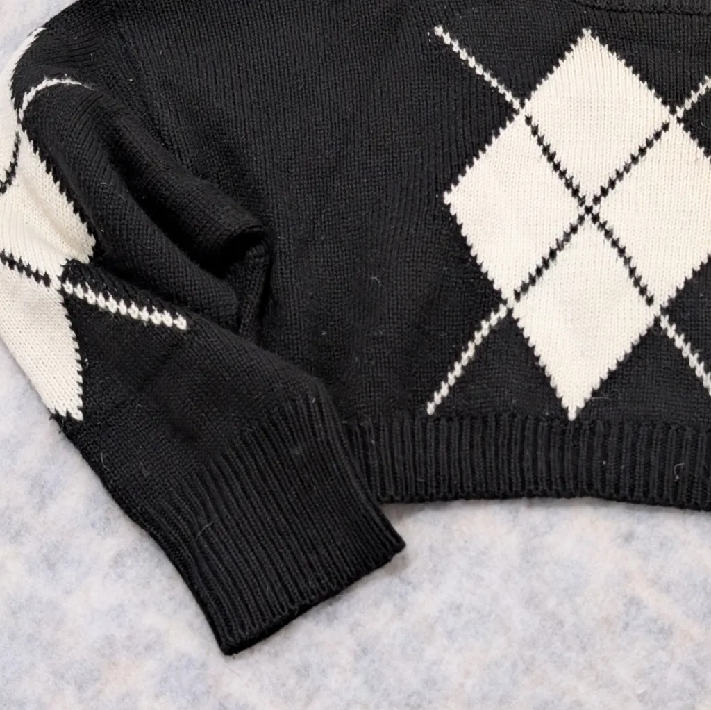 Black & White Argyle Crop Sweater Y2K Aesthetic - Image 7