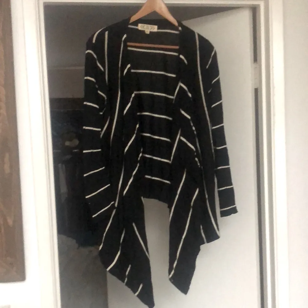 Black & White stripe sweater sz XL - Image 2