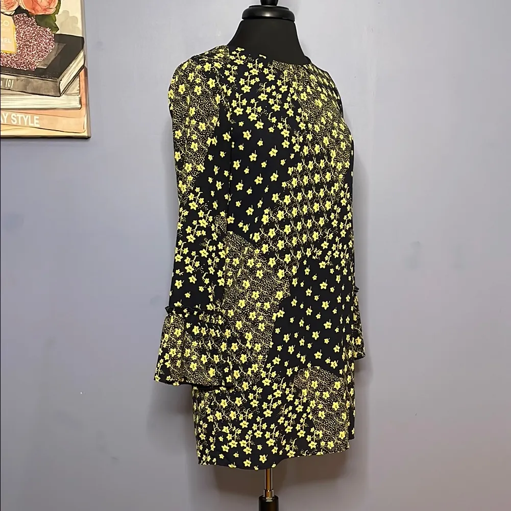 Le Lis Yellow and Blue Knee-Length Dress with Long Bell Sleeves Size Small - Image 4