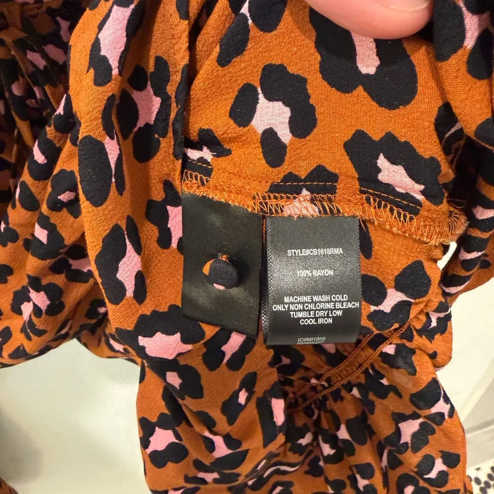 Sanctuary Leopard Print Peasant Blouse with Keyhole opening size large - Image 11