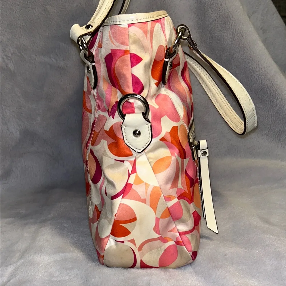 COACH F23970 Mia Daisy Kaleidoscope Purse - Image 3