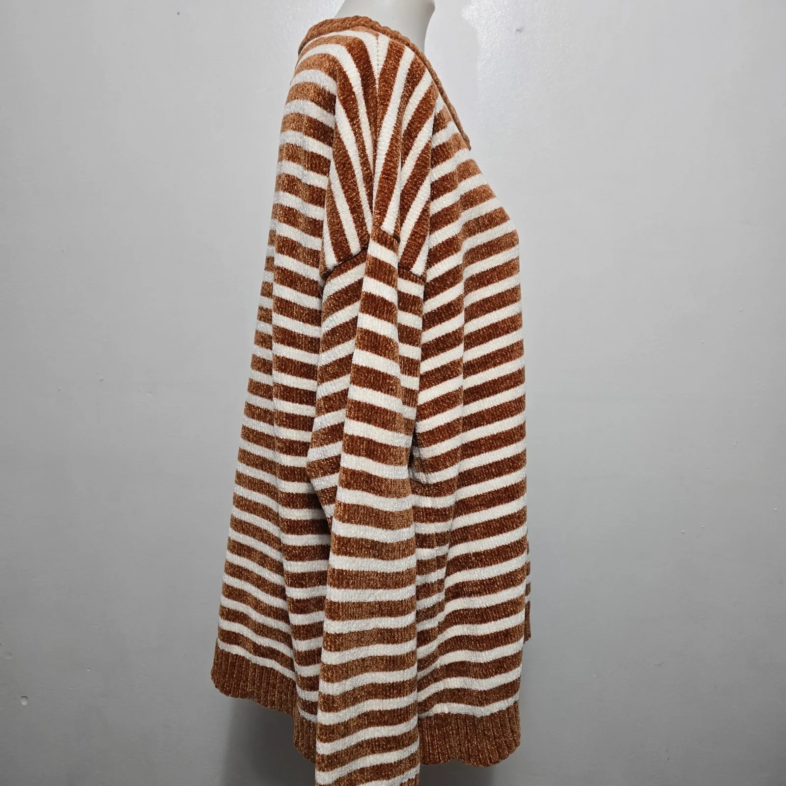 ANDRÉE BY UNIT Brown White Stripe Chenille Henley Sweater Plus Size 1X - Image 4
