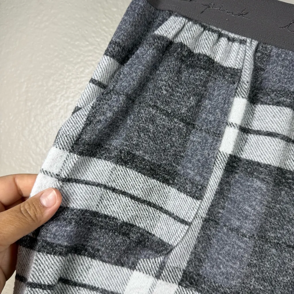 Pink Victoria’s Secret Plaid Gray sleep Pants SZ:L - Image 4