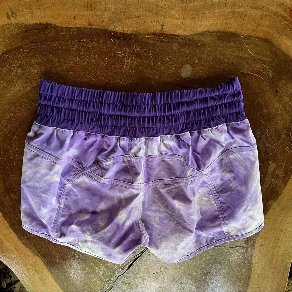 Lululemon Tracker Short II *2-way Stretch Spray Dye Cool Breeze Bruised Berry 8 - Image 4