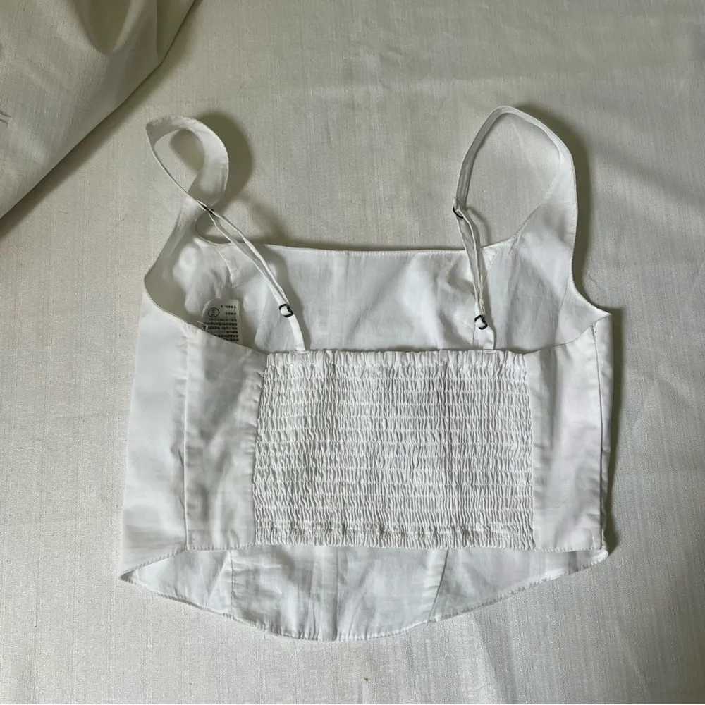 Womens Abercrombie Tank size small - Image 4